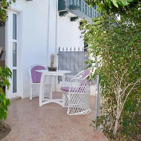 Playa Chica With Terrace 100 M From The Sea Apartamento *