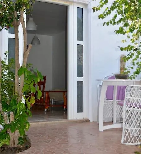 Playa Chica With Terrace 100 M From The Sea 아파트 *