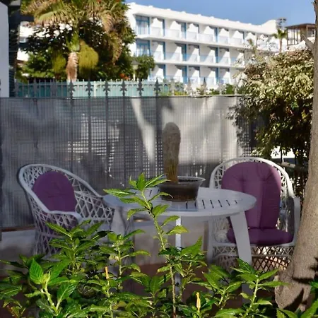 아파트 Playa Chica With Terrace 100 M From The Sea