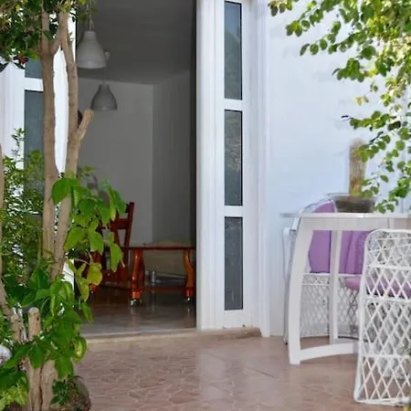 Playa Chica With Terrace 100 M From The Sea Apartament *