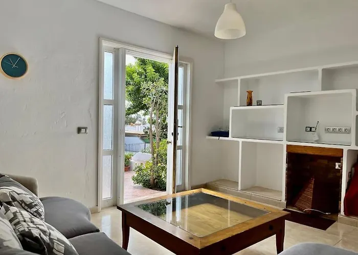 Playa Chica With Terrace 100 M From The Sea Appartement